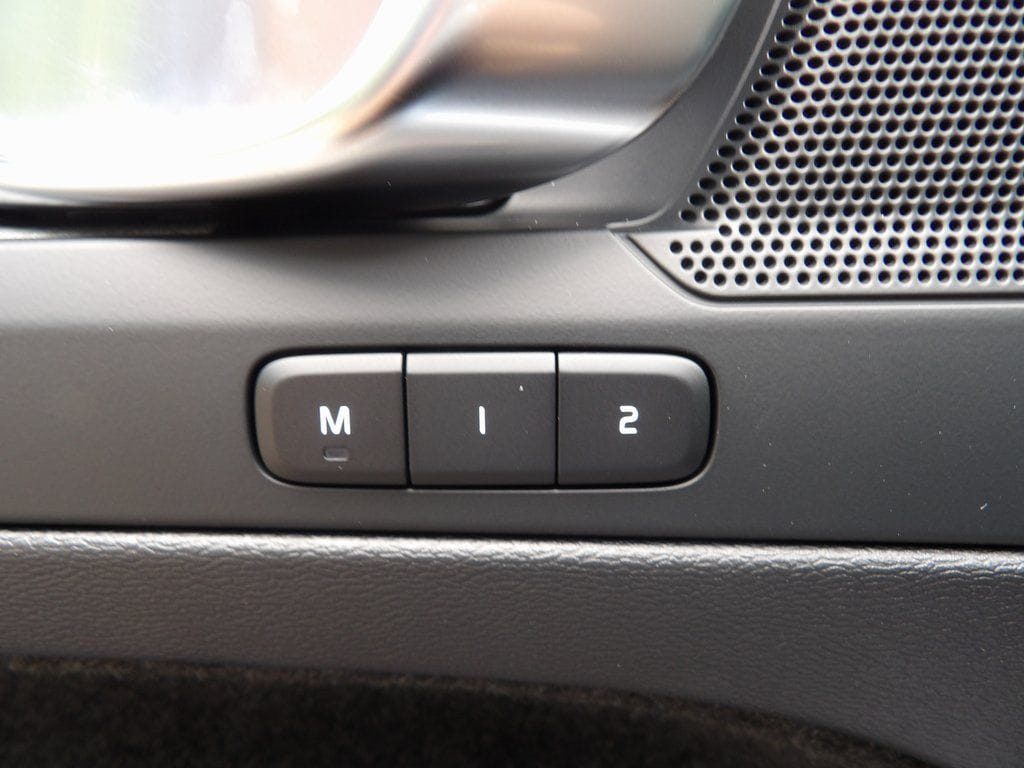 2026 Volvo XC40 Plus - Photo 11