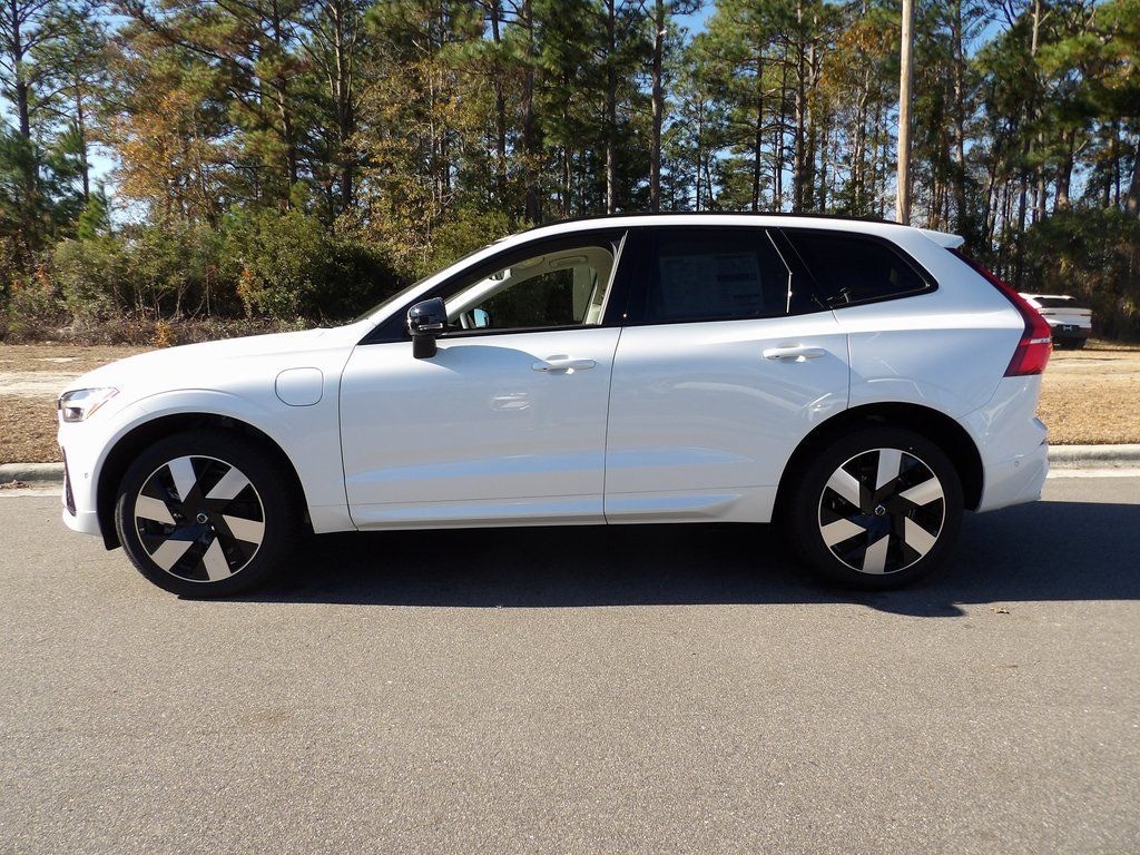 New 2025 Volvo XC60 plug-in hybrid T8 Plus SUV