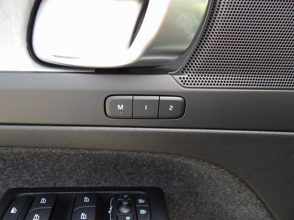 2026 Volvo XC40 Plus - Photo 13