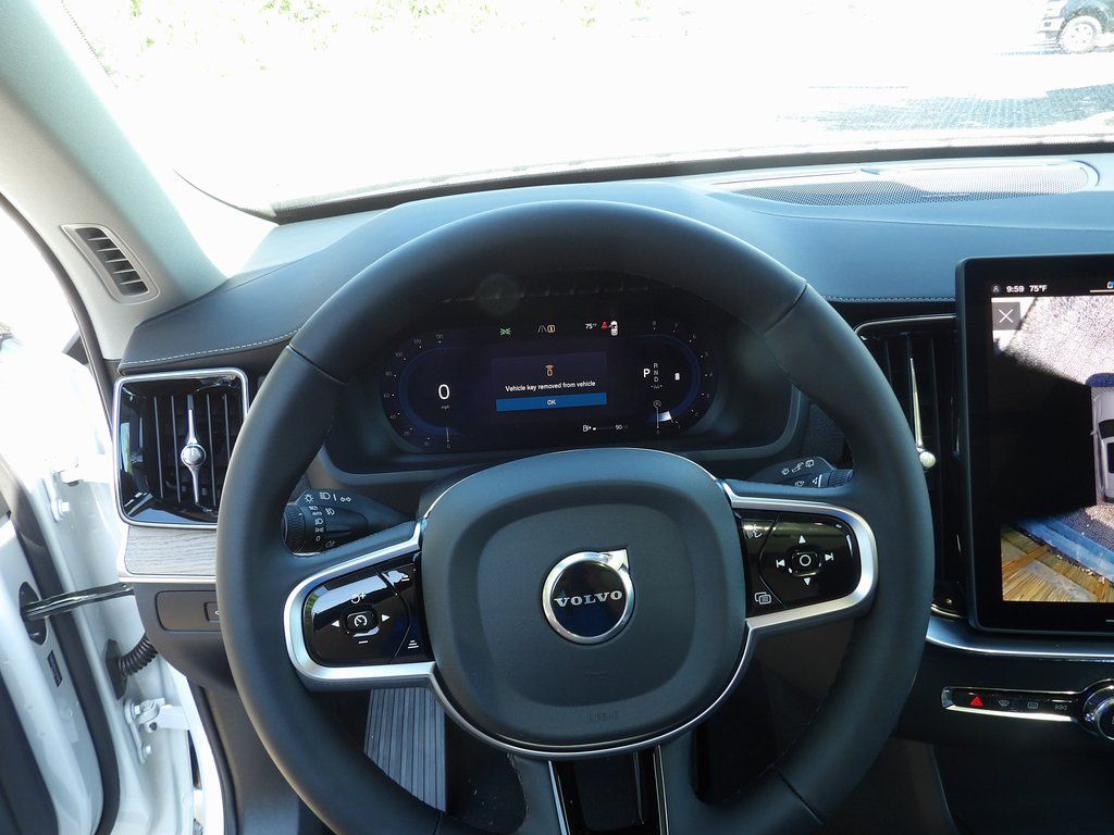 2025 Volvo XC90 Plus - Photo 24