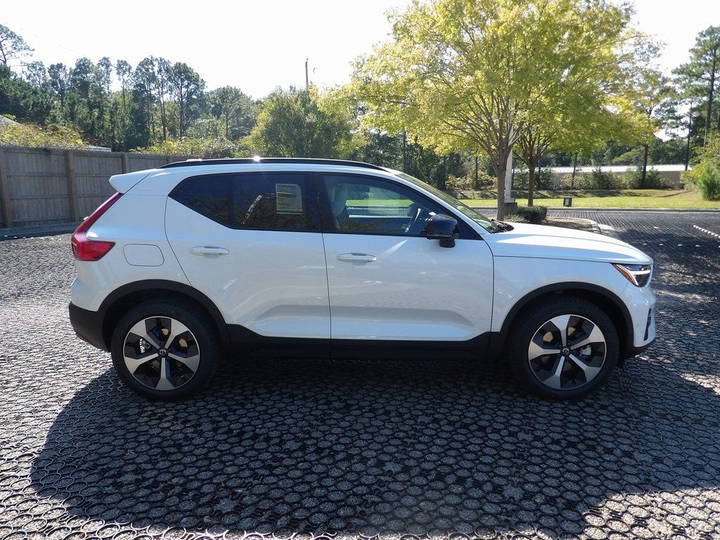 New 2026 Volvo XC40 B5 Plus SUV
