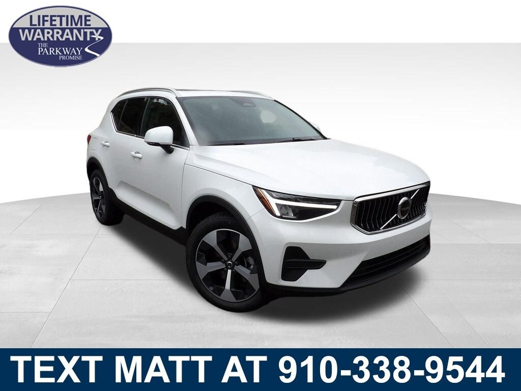 New 2025 Volvo XC40 B5 Core Bright Theme SUV