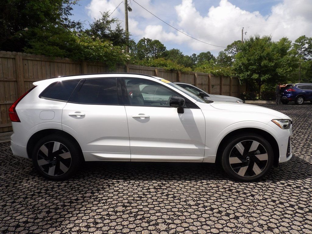 New 2025 Volvo XC60 plug-in hybrid T8 Plus SUV