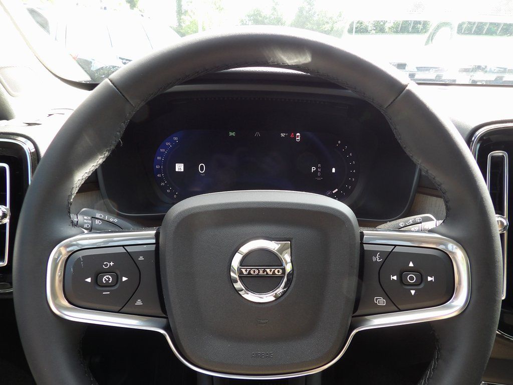 2026 Volvo XC40 Plus - Photo 17