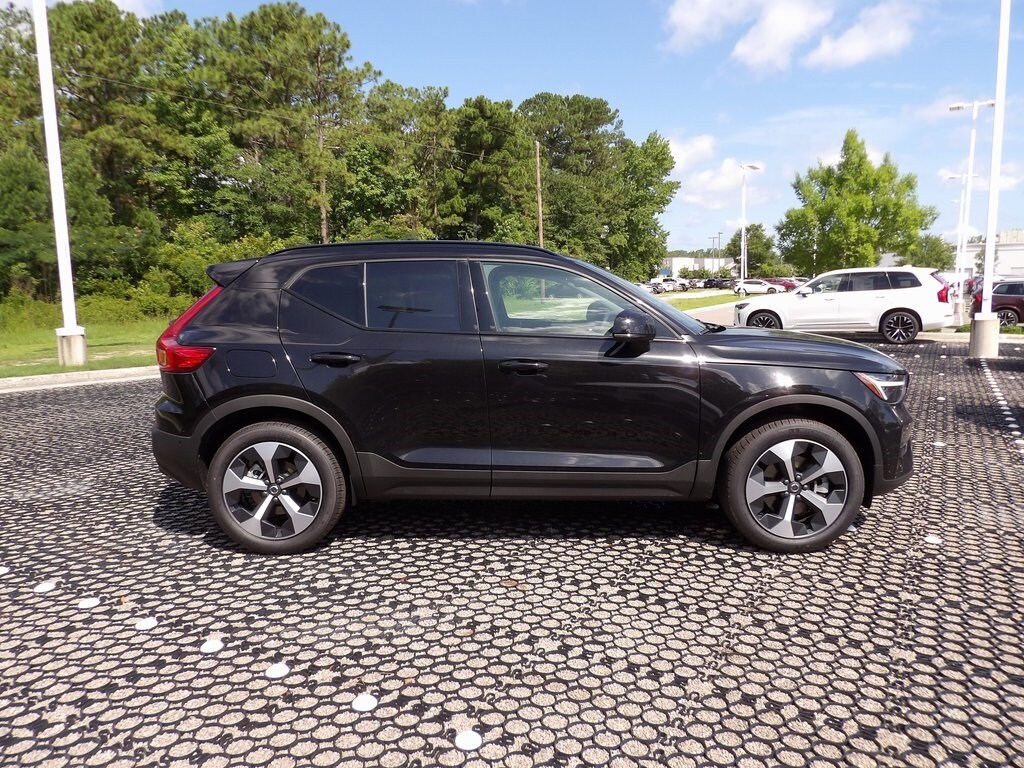 2026 Volvo XC40 Plus photo 4