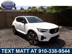 2025 Volvo XC40 B5 Plus Dark Theme SUV