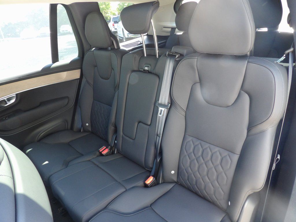 2025 Volvo XC90 Plus - Photo 13
