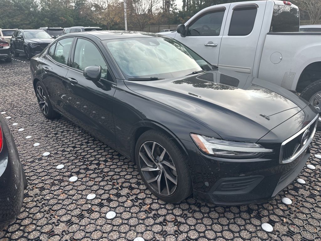2019 Volvo S60 T5 Momentum photo 2