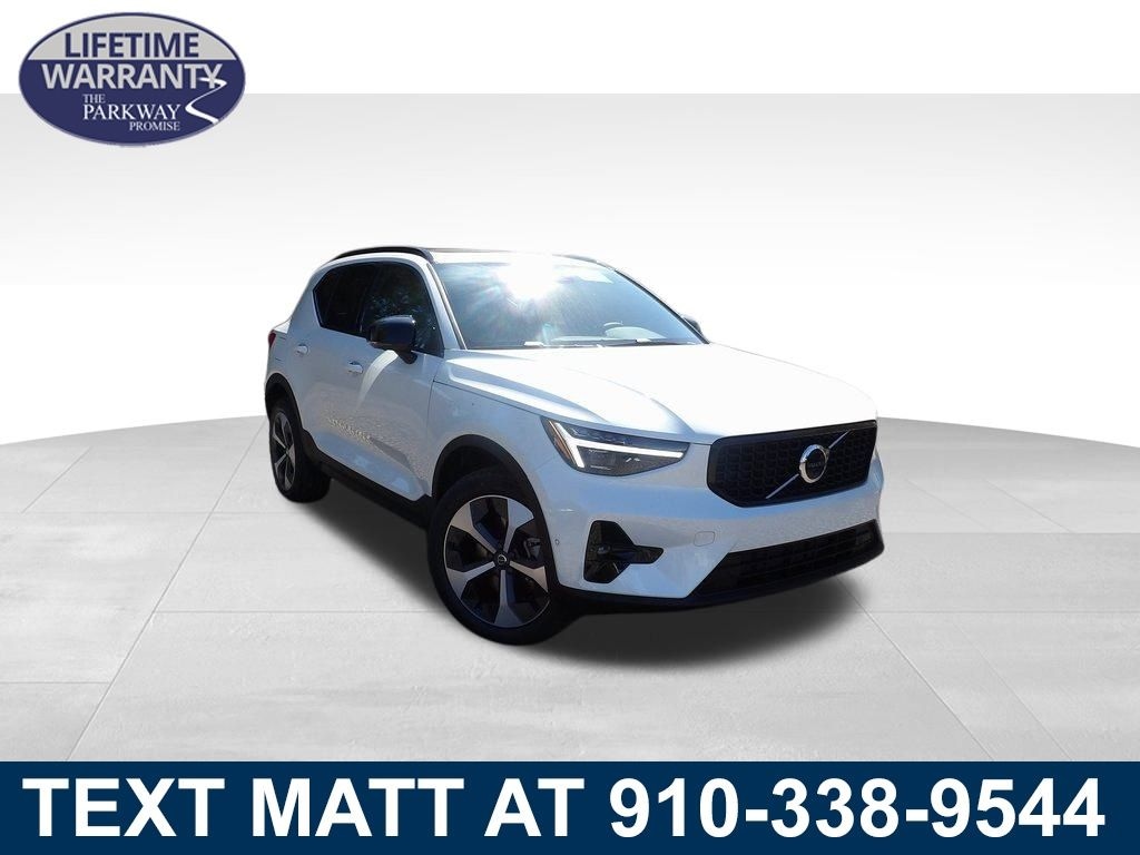 New 2026 Volvo XC40 B5 Plus SUV