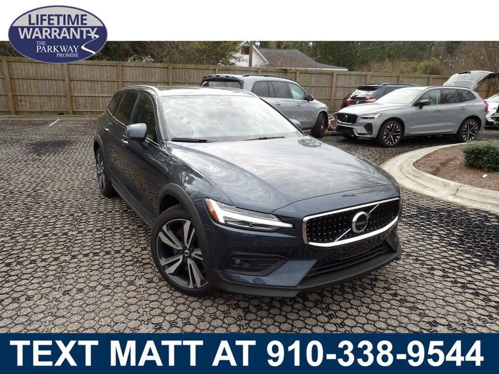 2026 Volvo V60 Cross Country B5 Plus AWD's photo
