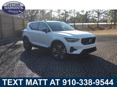 2025 Volvo XC40 B5 Plus Dark Theme AWD SUV