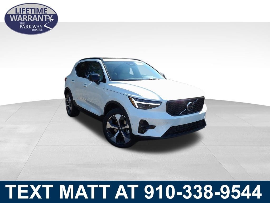 New 2026 Volvo XC40 B5 Plus SUV