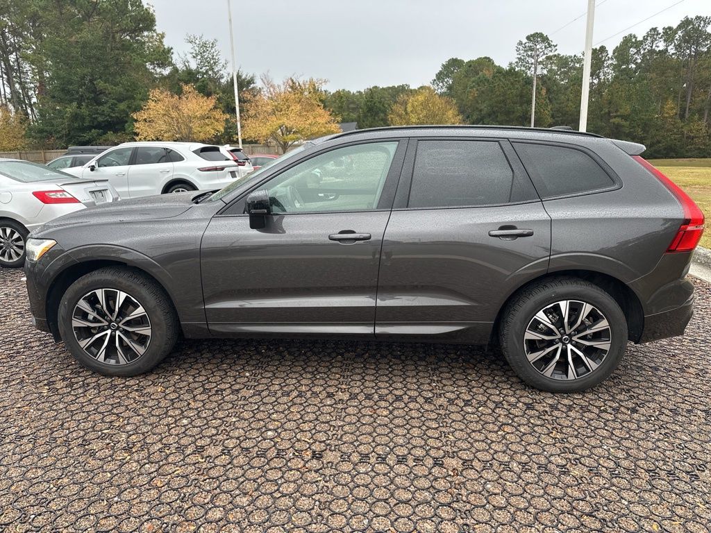 2024 Volvo XC60 B5 Plus photo 2