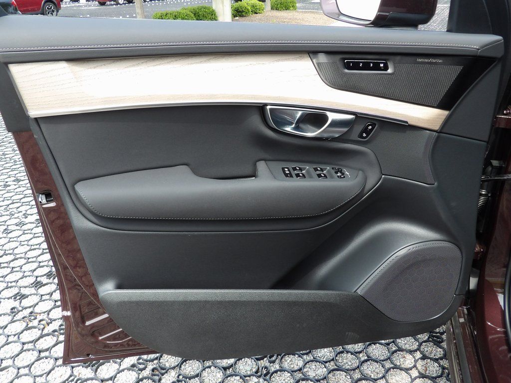 2025 Volvo XC90 Plus - Photo 19
