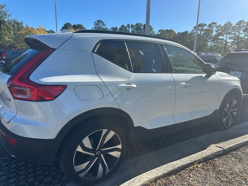 Certified 2024 Volvo XC40 B5 Plus Dark Theme SUV