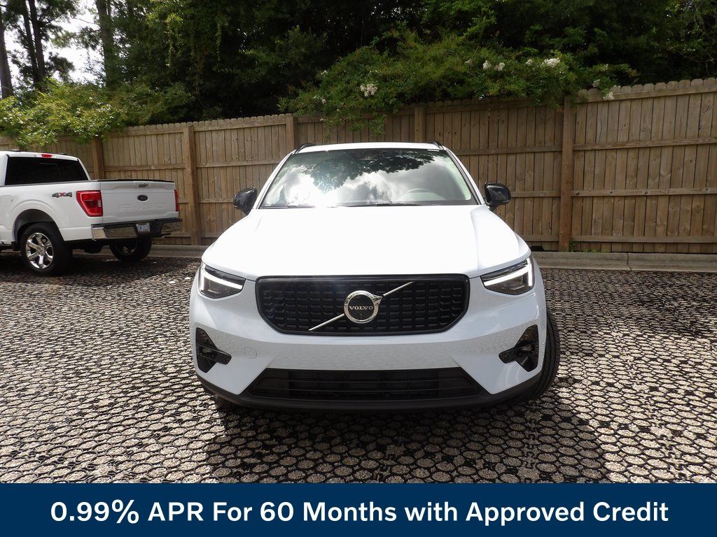 2026 Volvo XC40 Plus - Photo 2
