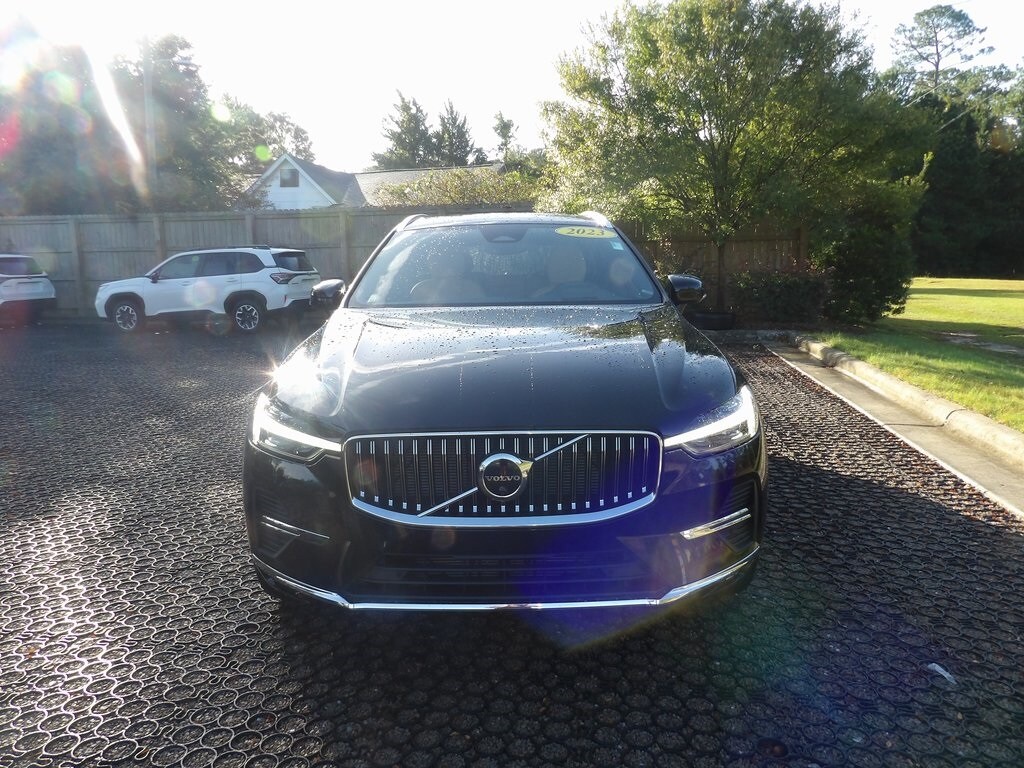 2023 Volvo XC60 B5 Ultimate photo 2