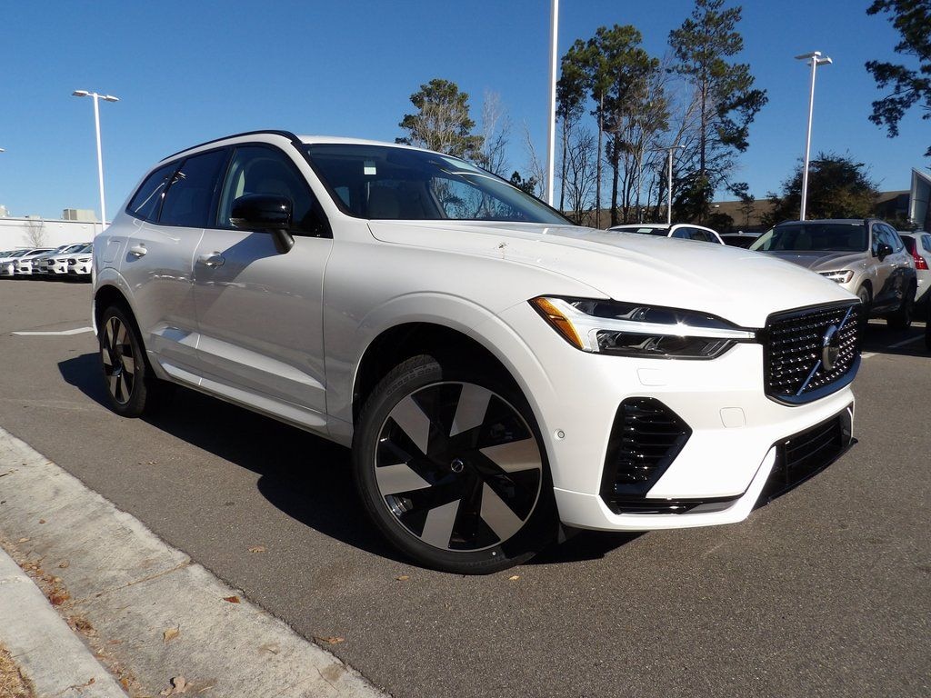 New 2025 Volvo XC60 plug-in hybrid T8 Plus SUV