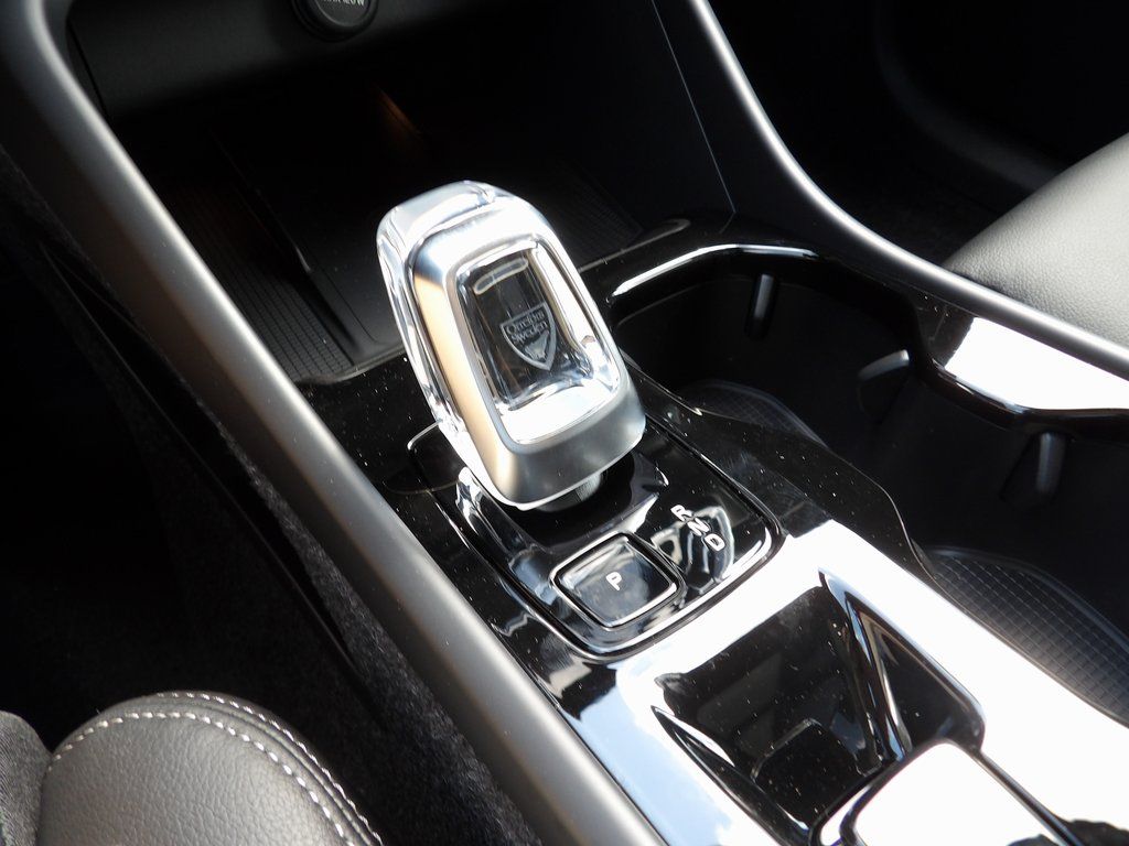 2026 Volvo XC40 Plus - Photo 19