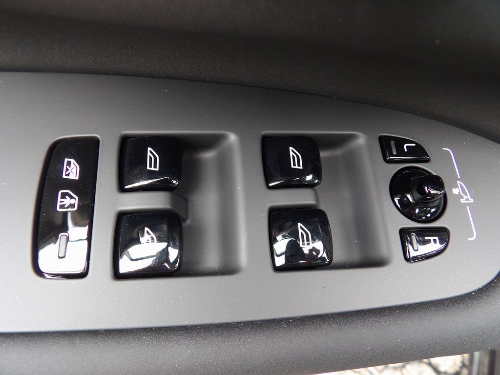 2026 Volvo XC90 Plus - Photo 12
