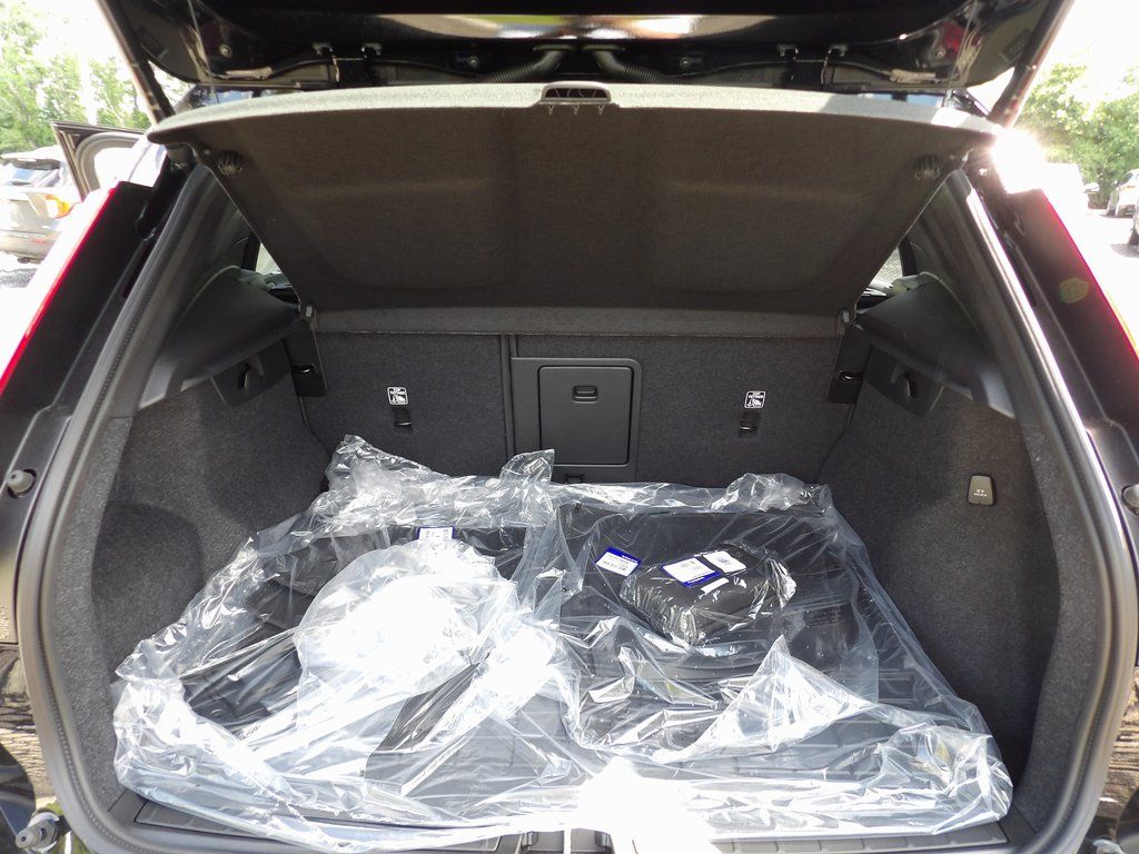 2026 Volvo XC40 Plus - Photo 23