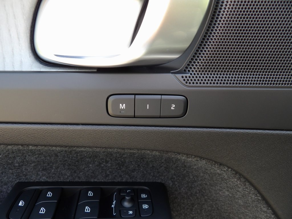 2026 Volvo XC40 Plus - Photo 13
