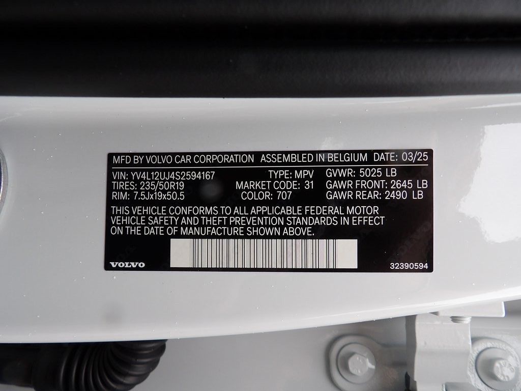 2025 Volvo XC40 Core - Photo 28