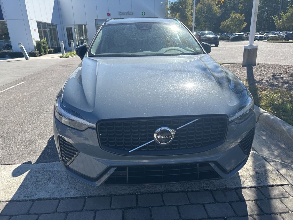 2024 Volvo XC60 B5 Plus photo 2