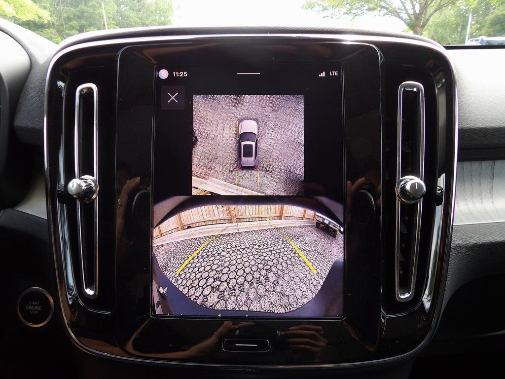 2026 Volvo XC40 Plus - Photo 18