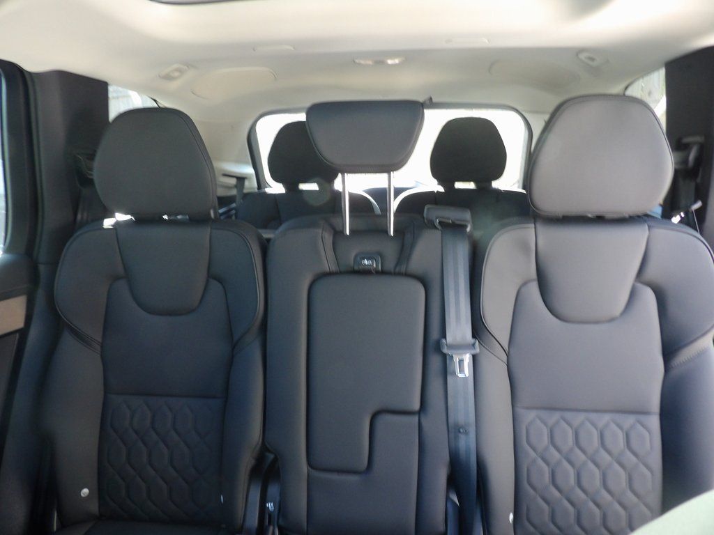 2025 Volvo XC90 Plus - Photo 14