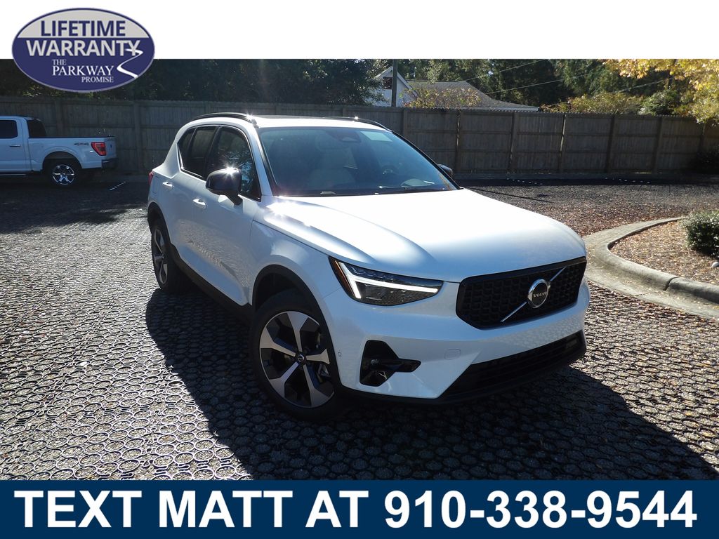 2026 Volvo XC40 Plus's photo