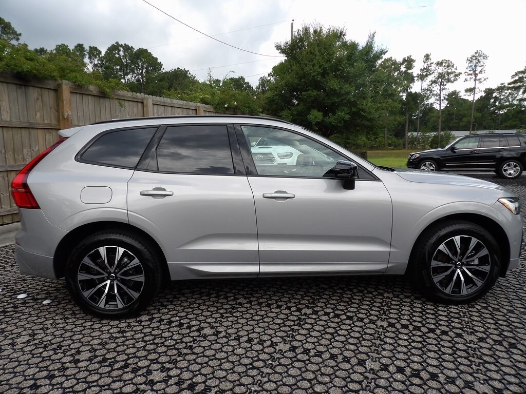 2025 Volvo XC60 Plus photo 4