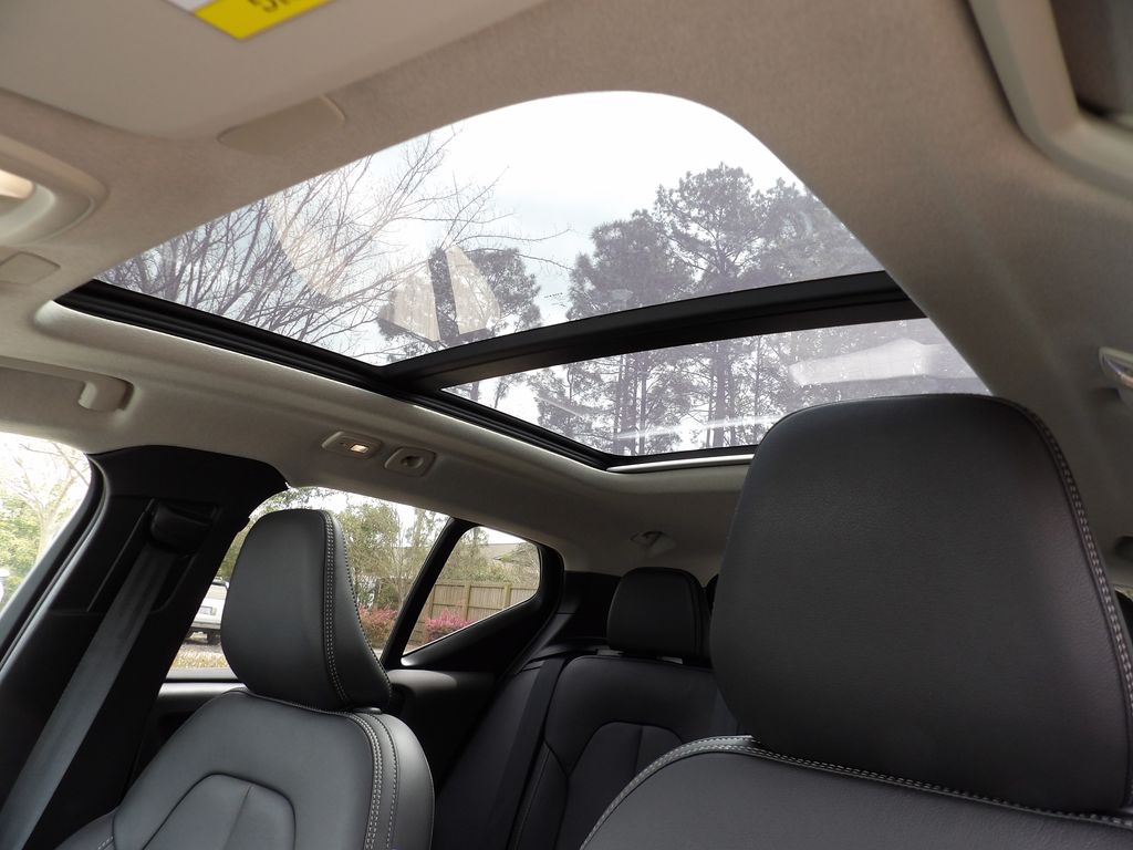 2025 Volvo XC40 Ultra - Photo 15