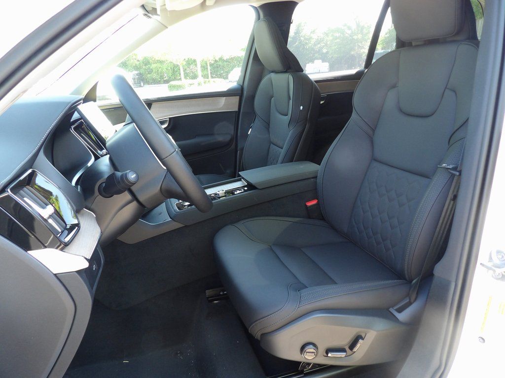 2025 Volvo XC90 Plus - Photo 11