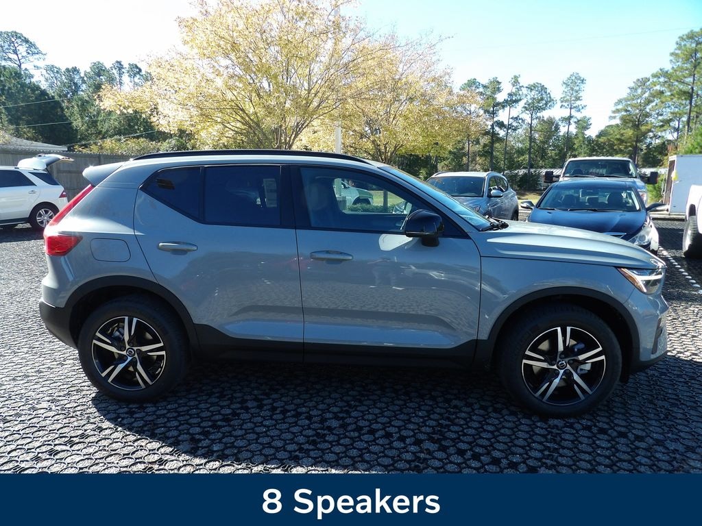 New 2026 Volvo XC40 B4 Core SUV