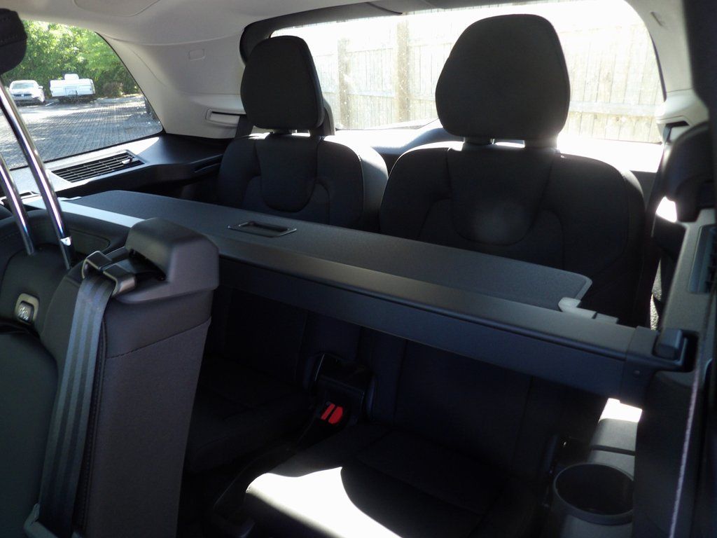 2025 Volvo XC90 Plus - Photo 15