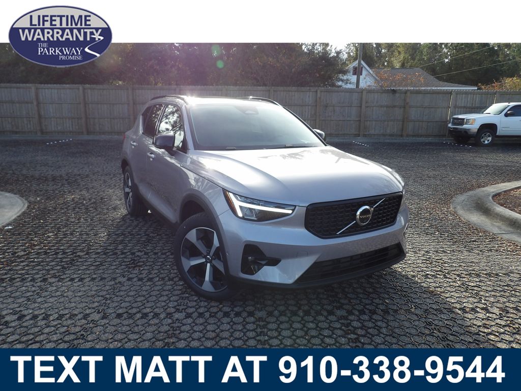 2026 Volvo XC40 Plus's photo