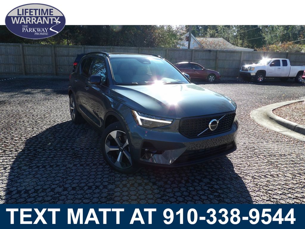 2026 Volvo XC40 Plus's photo