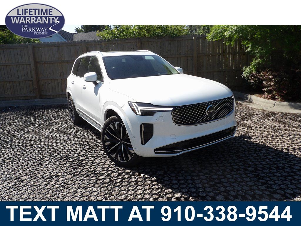 2025 Volvo XC90 Plus's photo