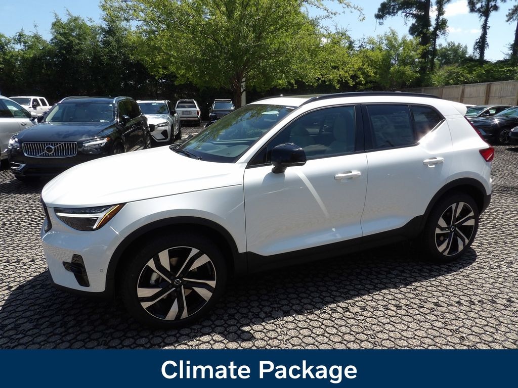 New 2026 Volvo XC40 B5 Ultra SUV