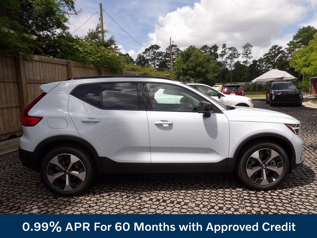 2026 Volvo XC40 Plus - Photo 4