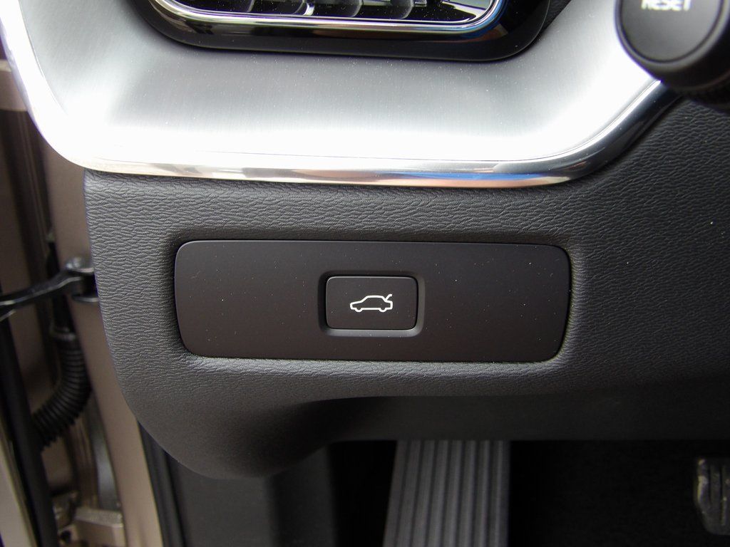 2025 Volvo XC60 Core - Photo 18