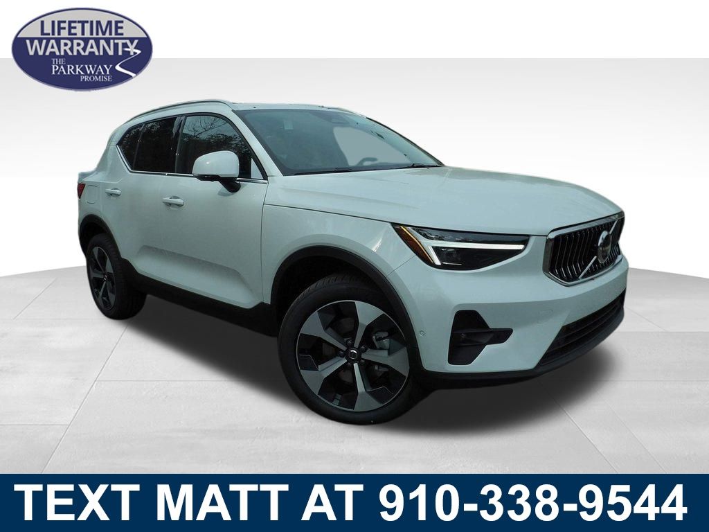 2025 Volvo XC40 Plus