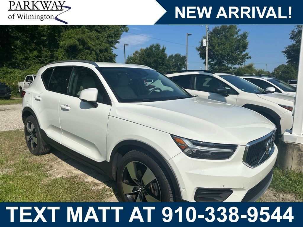 Used 2019 Volvo XC40 Momentum SUV