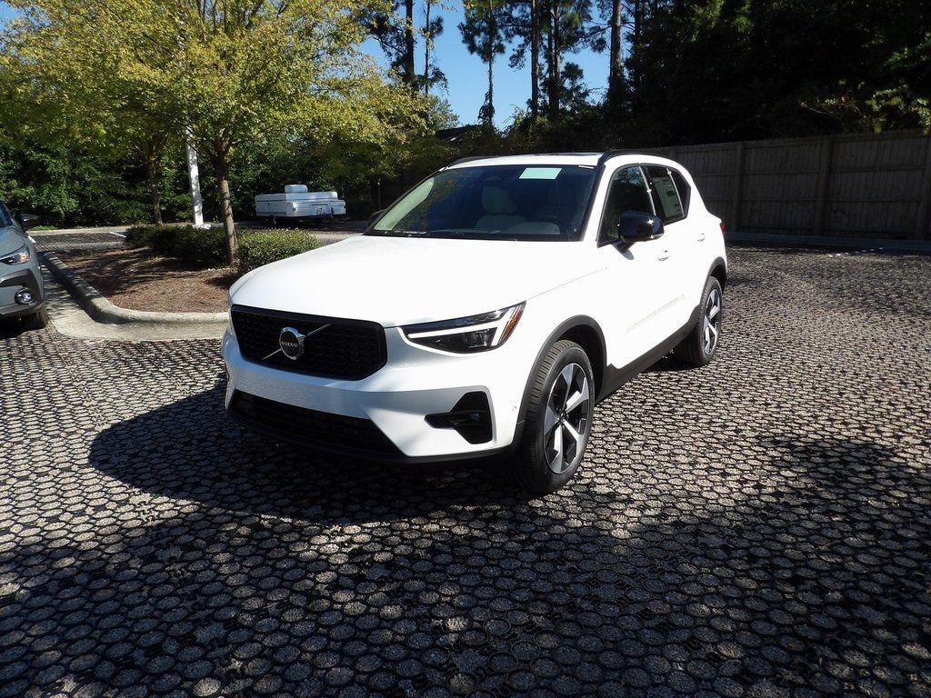 New 2026 Volvo XC40 B5 Plus SUV