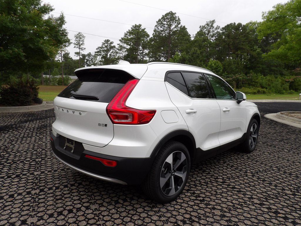 2025 Volvo XC40 Core - Photo 6