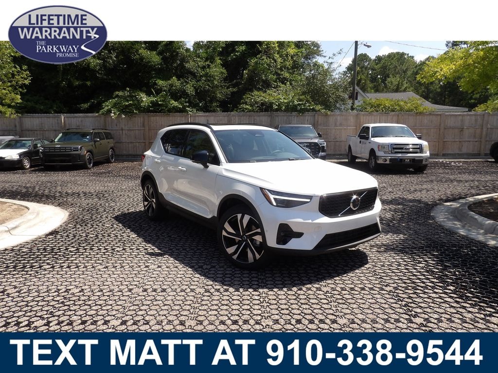 New 2026 Volvo XC40 B5 Plus SUV
