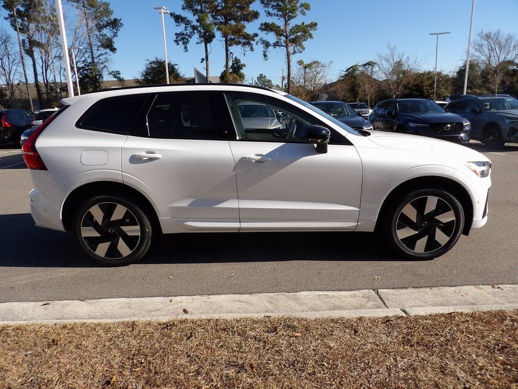 New 2025 Volvo XC60 plug-in hybrid T8 Plus SUV