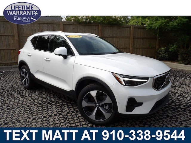 2025 Volvo XC40 B5 Plus Bright Theme SUV