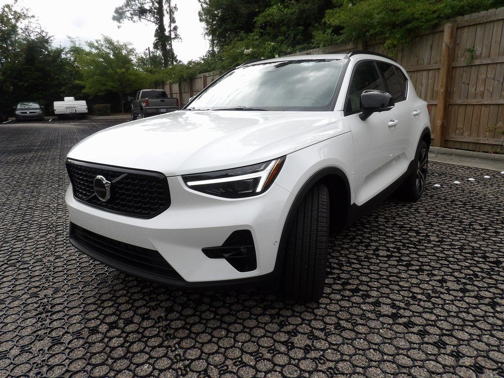 New 2026 Volvo XC40 B5 Plus SUV